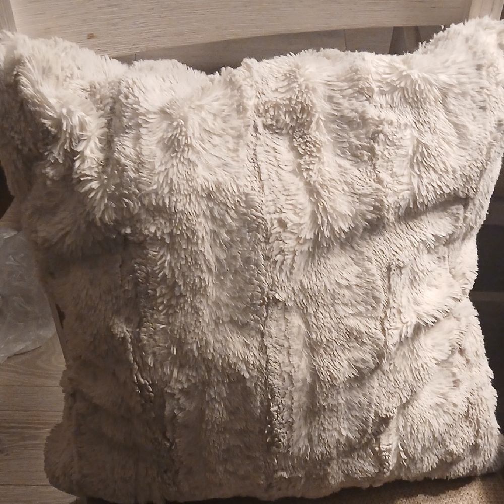 Fluffy Cream / White Throw Pillows Set Of 2 19x19 Square Oeko - Tex Standard 100